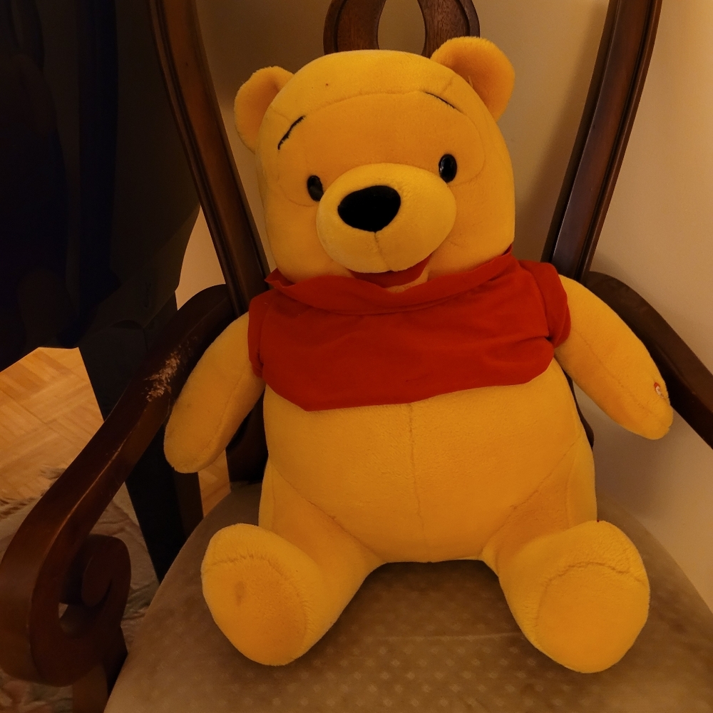 Winnie the pooh (authetic) from Disney by Tomy